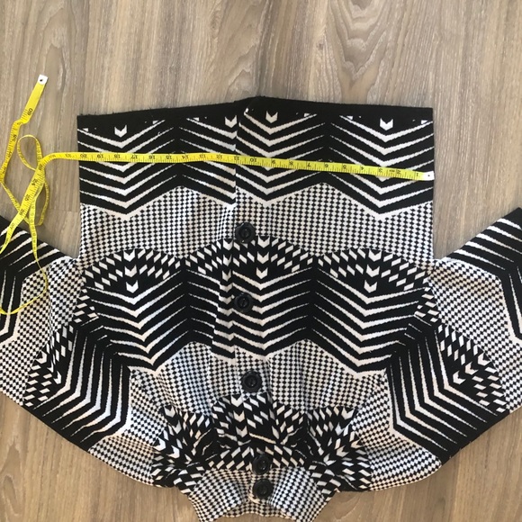 Beautiful short sleeve knit jacket. New - Picture 4 of 8